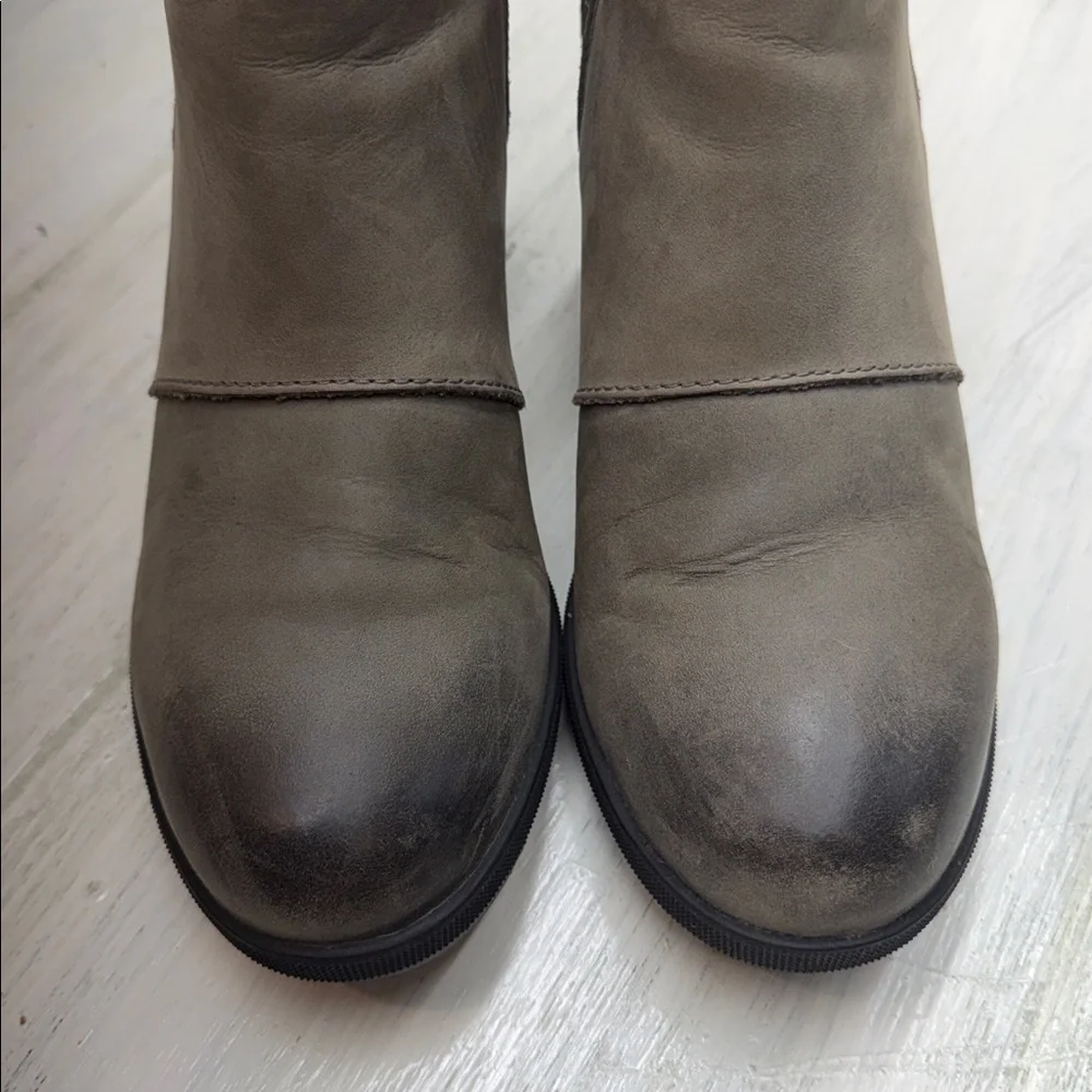 Sorel Joan of Arctic Wedge II Chelsea Taupe Ankle Boots with Black Sole Sz 7.5